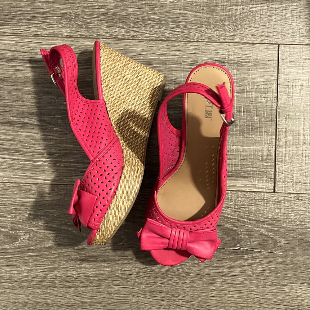 Apt. 9 Women’s Hot Pink Open-toe Wedge Heels